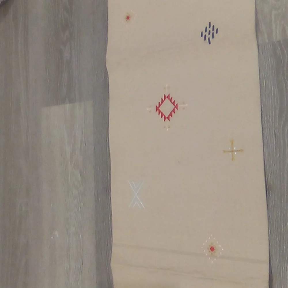 Table Runner Embroidered Aztec Print - Picture 10 of 13
